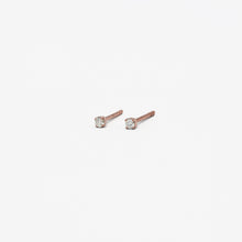Afbeelding in Gallery-weergave laden, Mini Ronde Diamanten Oorknoppen
